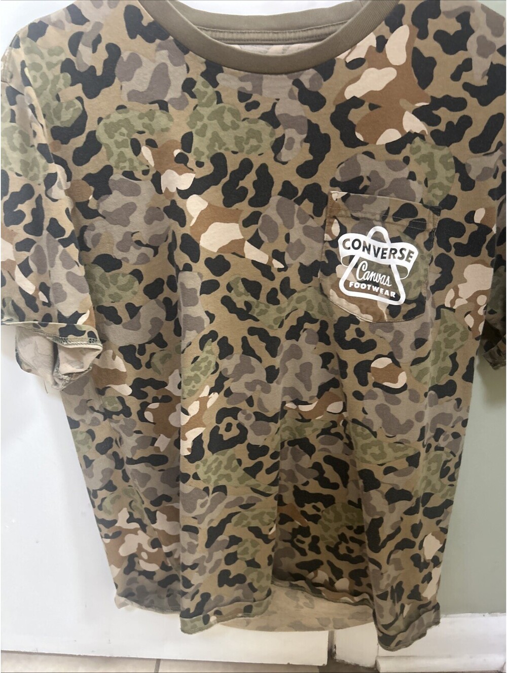 Converse Men's Front Logo (Camo) Short Sleeve Tee Size Medium